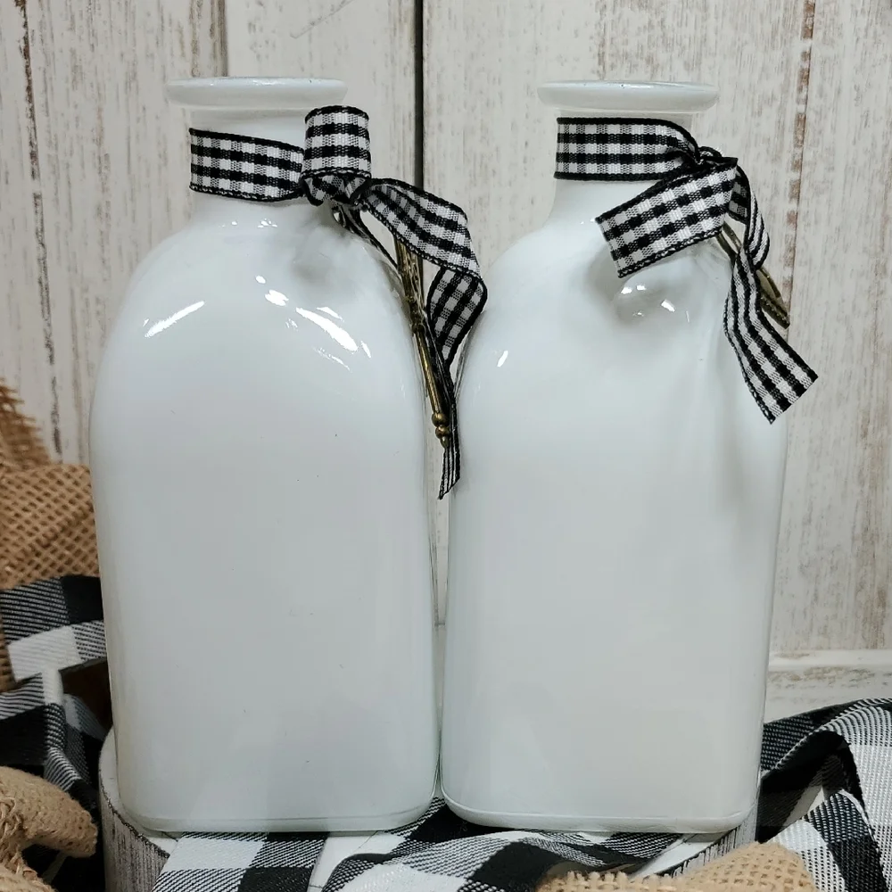 NEW White Bud Vases Buffalo Plaid Ribbon with Key & Heart Charms Country Bottles - Picture 4 of 8